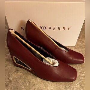 Women's Wine Cranberry Faux  Leather Wedge Pumps Gold See thru heel size 9.5